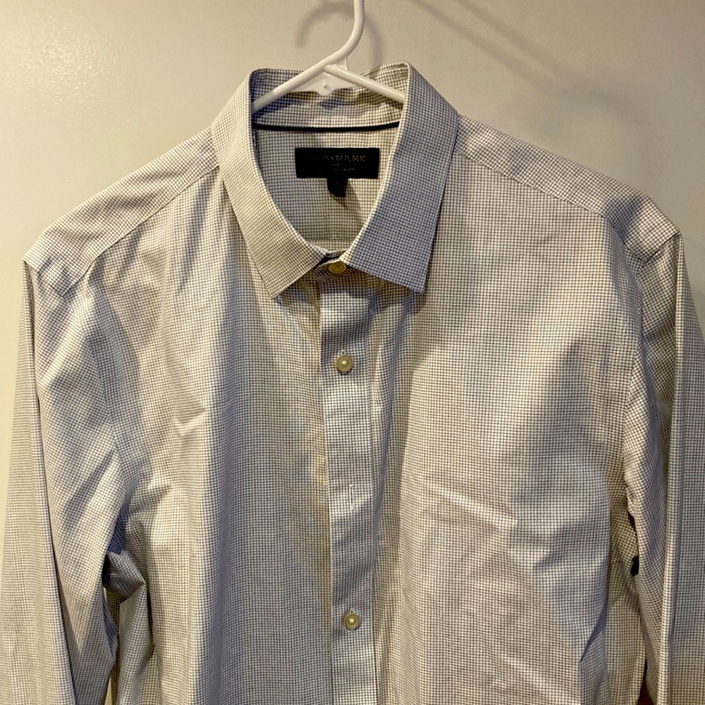 Banana Republic non-iron slim fit shirt. Size M.